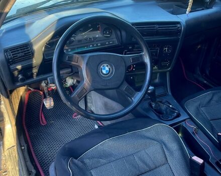 Черный БМВ 3 Серия, объемом двигателя 1.8 л и пробегом 350 тыс. км за 2200 $, фото 6 на Automoto.ua