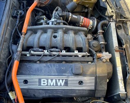 Черный БМВ 3 Серия, объемом двигателя 1.8 л и пробегом 350 тыс. км за 2200 $, фото 7 на Automoto.ua