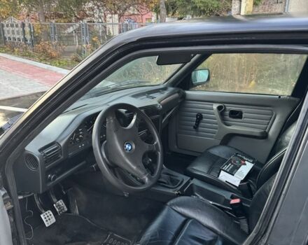 Черный БМВ 3 Серия, объемом двигателя 1.6 л и пробегом 300 тыс. км за 1300 $, фото 4 на Automoto.ua