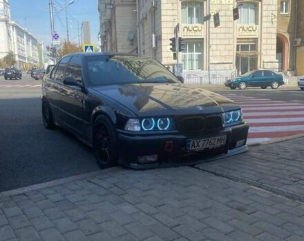 Черный БМВ 3 Серия, объемом двигателя 1.8 л и пробегом 300 тыс. км за 4000 $, фото 12 на Automoto.ua