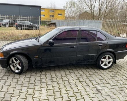 Черный БМВ 3 Серия, объемом двигателя 1.6 л и пробегом 300 тыс. км за 1700 $, фото 1 на Automoto.ua