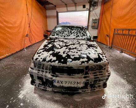 Черный БМВ 3 Серия, объемом двигателя 1.8 л и пробегом 300 тыс. км за 4000 $, фото 3 на Automoto.ua