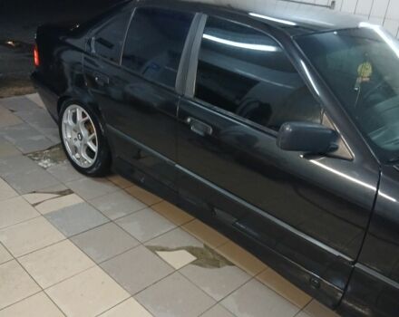 Черный БМВ 3 Серия, объемом двигателя 0 л и пробегом 529 тыс. км за 3700 $, фото 3 на Automoto.ua