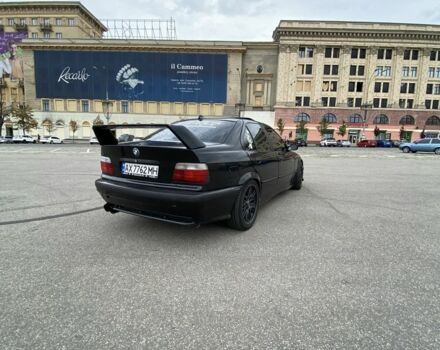 Черный БМВ 3 Серия, объемом двигателя 1.8 л и пробегом 300 тыс. км за 4000 $, фото 6 на Automoto.ua