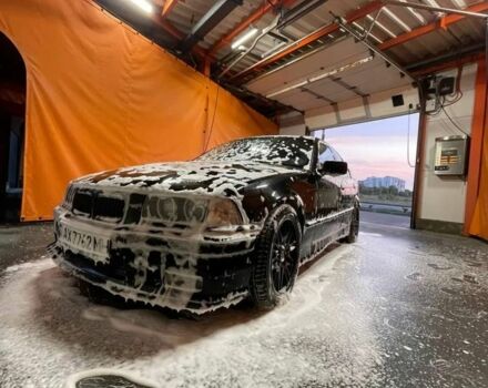 Черный БМВ 3 Серия, объемом двигателя 1.8 л и пробегом 300 тыс. км за 4000 $, фото 4 на Automoto.ua