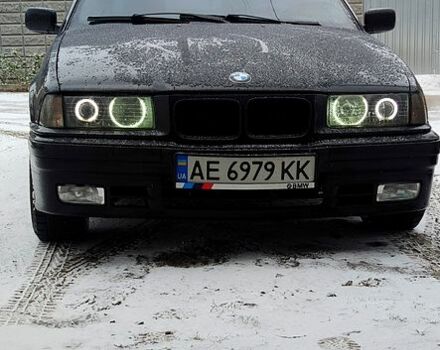 Черный БМВ 3 Серия, объемом двигателя 1.8 л и пробегом 416 тыс. км за 3300 $, фото 10 на Automoto.ua