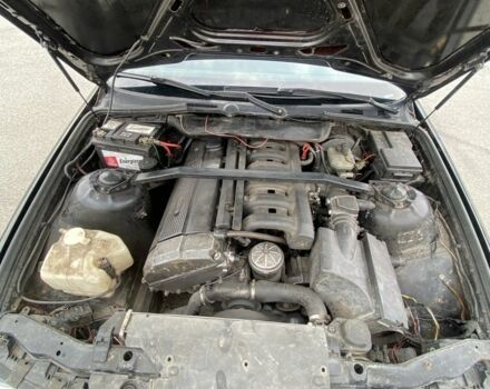 Черный БМВ 3 Серия, объемом двигателя 1.8 л и пробегом 300 тыс. км за 4000 $, фото 12 на Automoto.ua