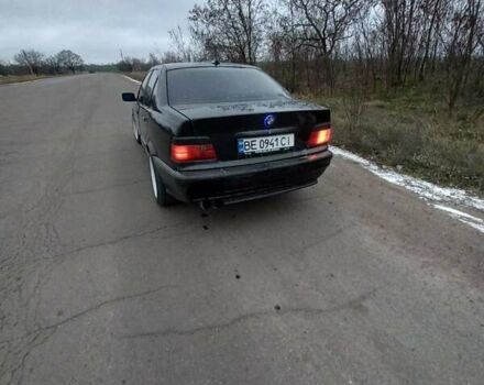 Черный БМВ 3 Серия, объемом двигателя 1.8 л и пробегом 350 тыс. км за 3500 $, фото 5 на Automoto.ua
