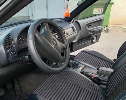 Чорний БМВ 3 Серія, об'ємом двигуна 1.6 л та пробігом 390 тис. км за 3350 $, фото 15 на Automoto.ua