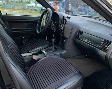 Чорний БМВ 3 Серія, об'ємом двигуна 1.6 л та пробігом 390 тис. км за 3350 $, фото 12 на Automoto.ua