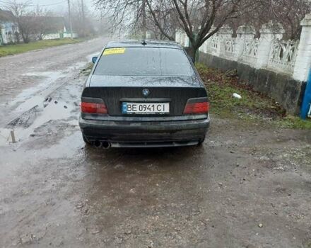 Черный БМВ 3 Серия, объемом двигателя 1.8 л и пробегом 350 тыс. км за 3500 $, фото 3 на Automoto.ua