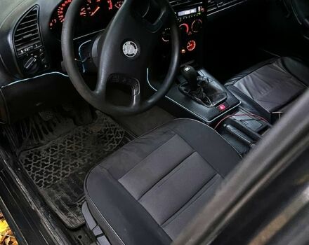 Черный БМВ 3 Серия, объемом двигателя 1.8 л и пробегом 240 тыс. км за 2300 $, фото 13 на Automoto.ua