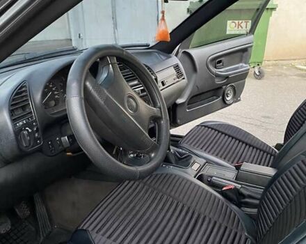 Чорний БМВ 3 Серія, об'ємом двигуна 1.6 л та пробігом 390 тис. км за 3350 $, фото 16 на Automoto.ua