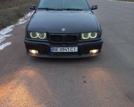 Черный БМВ 3 Серия, объемом двигателя 1.8 л и пробегом 350 тыс. км за 3500 $, фото 2 на Automoto.ua