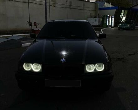 Чорний БМВ 3 Серія, об'ємом двигуна 1.6 л та пробігом 390 тис. км за 3350 $, фото 5 на Automoto.ua