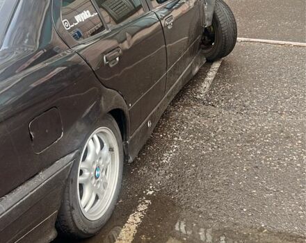 Черный БМВ 3 Серия, объемом двигателя 2 л и пробегом 250 тыс. км за 3500 $, фото 7 на Automoto.ua