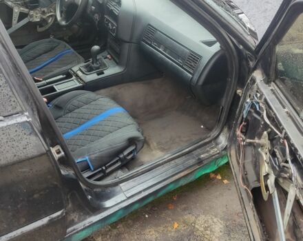 Черный БМВ 3 Серия, объемом двигателя 2.5 л и пробегом 360 тыс. км за 1650 $, фото 3 на Automoto.ua