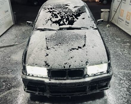 Черный БМВ 3 Серия, объемом двигателя 1.6 л и пробегом 490 тыс. км за 3300 $, фото 3 на Automoto.ua