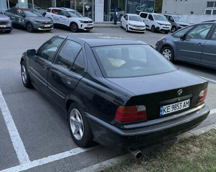 Черный БМВ 3 Серия, объемом двигателя 1.8 л и пробегом 316 тыс. км за 2100 $, фото 1 на Automoto.ua