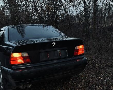 Черный БМВ 3 Серия, объемом двигателя 1.6 л и пробегом 490 тыс. км за 3300 $, фото 1 на Automoto.ua