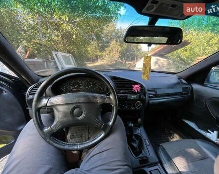 Чорний БМВ 3 Серія, об'ємом двигуна 1.6 л та пробігом 300 тис. км за 1453 $, фото 4 на Automoto.ua