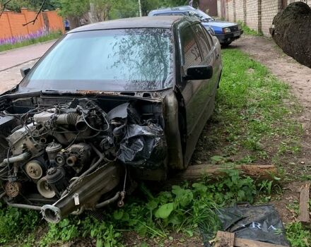 Черный БМВ 3 Серия, объемом двигателя 1.8 л и пробегом 330 тыс. км за 800 $, фото 1 на Automoto.ua