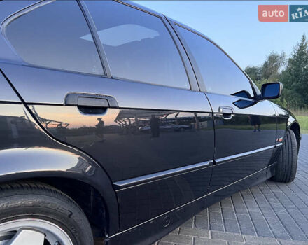 Чорний БМВ 3 Серія, об'ємом двигуна 1.8 л та пробігом 252 тис. км за 3400 $, фото 7 на Automoto.ua