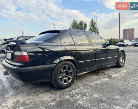 Черный БМВ 3 Серия, объемом двигателя 2.5 л и пробегом 440 тыс. км за 3800 $, фото 5 на Automoto.ua