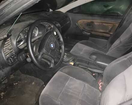 Чорний БМВ 3 Серія, об'ємом двигуна 2 л та пробігом 400 тис. км за 1050 $, фото 7 на Automoto.ua