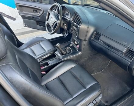 Черный БМВ 3 Серия, объемом двигателя 1.8 л и пробегом 254 тыс. км за 3399 $, фото 6 на Automoto.ua