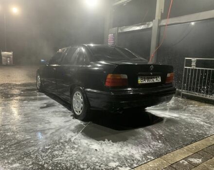 Чорний БМВ 3 Серія, об'ємом двигуна 2 л та пробігом 400 тис. км за 1050 $, фото 4 на Automoto.ua