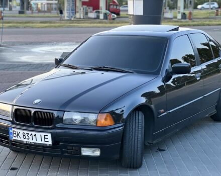 Черный БМВ 3 Серия, объемом двигателя 1.8 л и пробегом 254 тыс. км за 3399 $, фото 1 на Automoto.ua
