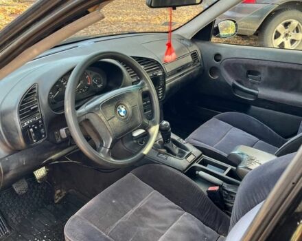 Чорний БМВ 3 Серія, об'ємом двигуна 1.8 л та пробігом 236 тис. км за 1100 $, фото 6 на Automoto.ua