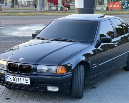 Чорний БМВ 3 Серія, об'ємом двигуна 1.8 л та пробігом 252 тис. км за 3400 $, фото 1 на Automoto.ua