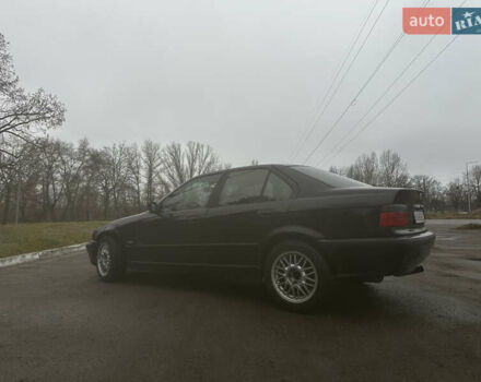 Черный БМВ 3 Серия, объемом двигателя 2 л и пробегом 435 тыс. км за 1600 $, фото 4 на Automoto.ua