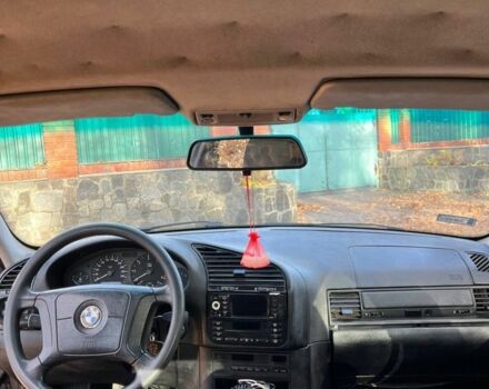 Чорний БМВ 3 Серія, об'ємом двигуна 1.8 л та пробігом 236 тис. км за 1100 $, фото 7 на Automoto.ua