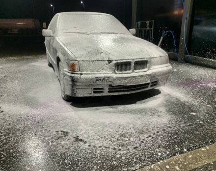 Чорний БМВ 3 Серія, об'ємом двигуна 2 л та пробігом 400 тис. км за 1050 $, фото 6 на Automoto.ua