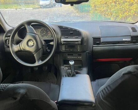 Чорний БМВ 3 Серія, об'ємом двигуна 2 л та пробігом 370 тис. км за 3300 $, фото 4 на Automoto.ua