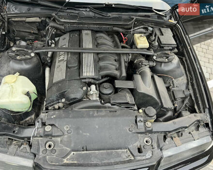 Чорний БМВ 3 Серія, об'ємом двигуна 2.5 л та пробігом 337 тис. км за 3999 $, фото 6 на Automoto.ua