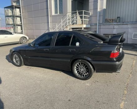Черный БМВ 3 Серия, объемом двигателя 2 л и пробегом 300 тыс. км за 4500 $, фото 1 на Automoto.ua