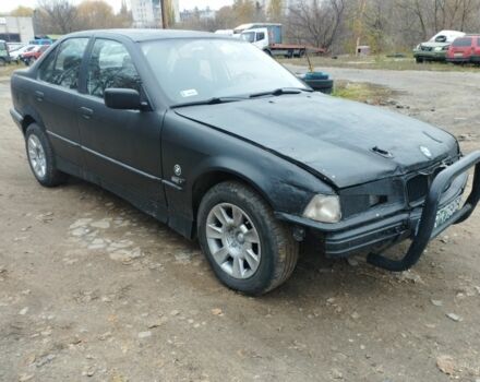 Черный БМВ 3 Серия, объемом двигателя 0 л и пробегом 250 тыс. км за 1000 $, фото 1 на Automoto.ua