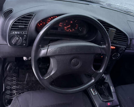 Чорний БМВ 3 Серія, об'ємом двигуна 1.8 л та пробігом 270 тис. км за 2500 $, фото 15 на Automoto.ua