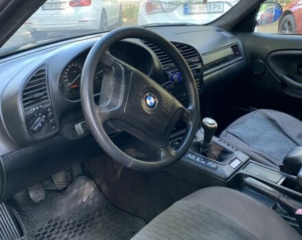 Черный БМВ 3 Серия, объемом двигателя 2.5 л и пробегом 300 тыс. км за 2850 $, фото 4 на Automoto.ua
