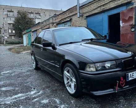 Черный БМВ 3 Серия, объемом двигателя 1.8 л и пробегом 170 тыс. км за 4000 $, фото 3 на Automoto.ua