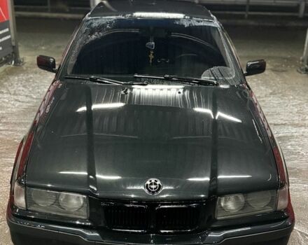 Черный БМВ 3 Серия, объемом двигателя 2 л и пробегом 240 тыс. км за 3300 $, фото 1 на Automoto.ua