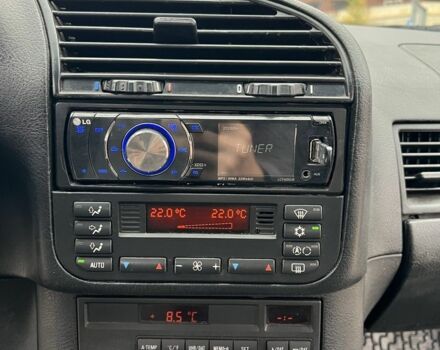 Черный БМВ 3 Серия, объемом двигателя 1.6 л и пробегом 385 тыс. км за 4000 $, фото 20 на Automoto.ua