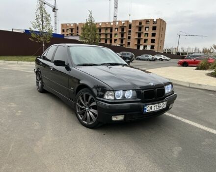 Черный БМВ 3 Серия, объемом двигателя 1.6 л и пробегом 385 тыс. км за 4000 $, фото 1 на Automoto.ua
