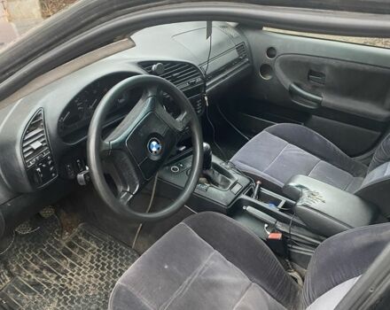 Черный БМВ 3 Серия, объемом двигателя 1.7 л и пробегом 280 тыс. км за 1300 $, фото 3 на Automoto.ua