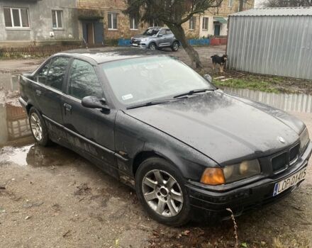 Черный БМВ 3 Серия, объемом двигателя 1.7 л и пробегом 280 тыс. км за 1300 $, фото 1 на Automoto.ua