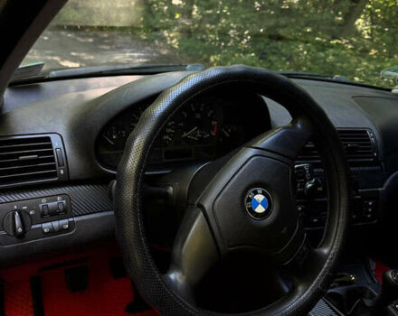 Черный БМВ 3 Серия, объемом двигателя 1.9 л и пробегом 325 тыс. км за 4600 $, фото 6 на Automoto.ua